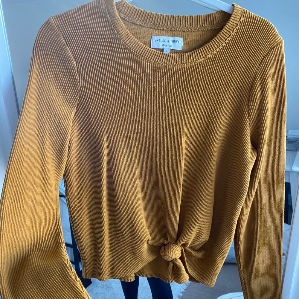 Tie knot sweater